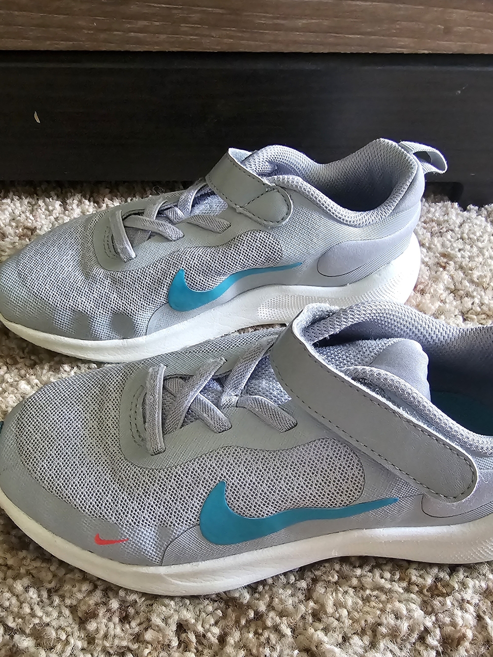 Nike Kids Light Gray Sneakers with Teal Swoosh 13